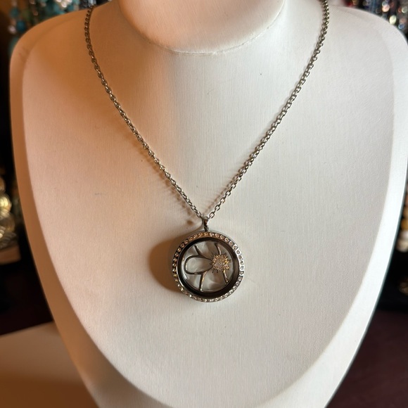 Origami Owl Jewelry - Origami Owl pendant necklace